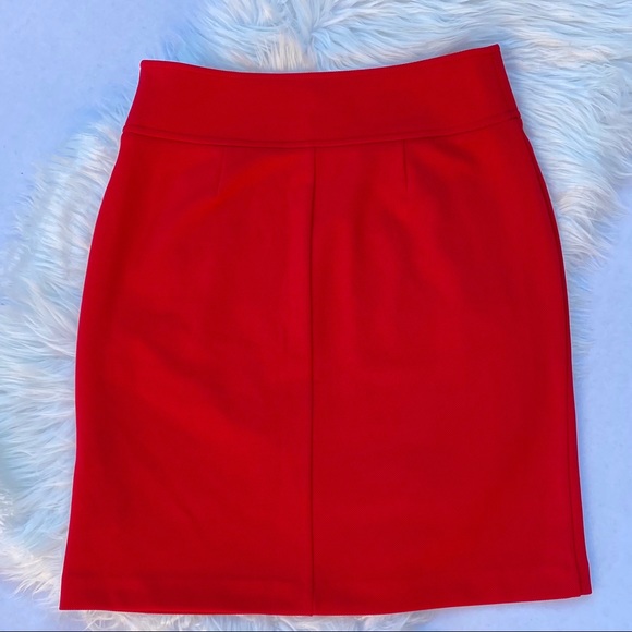 Dana Buchman red pencil skirt w/faux buttons - Picture 4 of 4